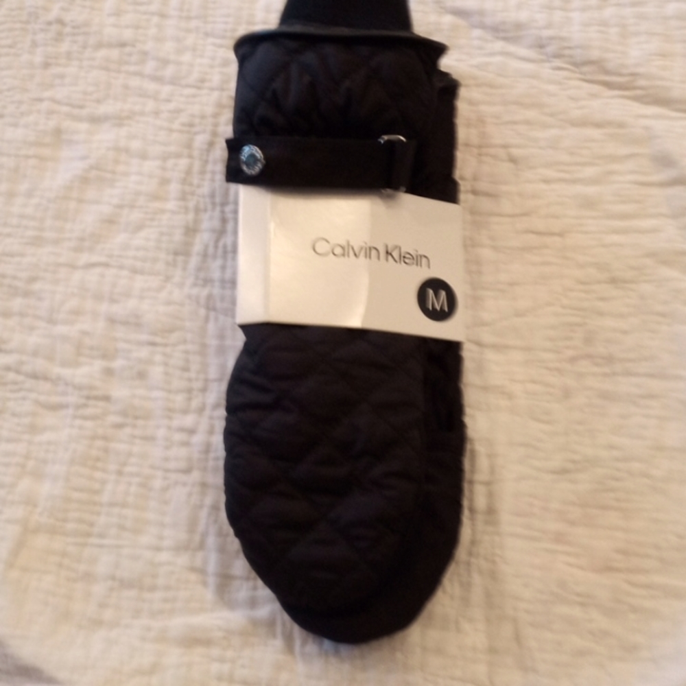 NWT Black Calvin Klein women's Mittens Medium